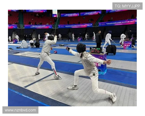 击剑体能训练提升策略与方法探究 助力剑客全面发展与竞技表现优化