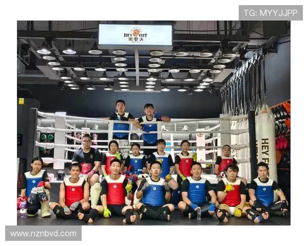 拳击训练全攻略 从基础技巧到高级实战训练的系统提升方法